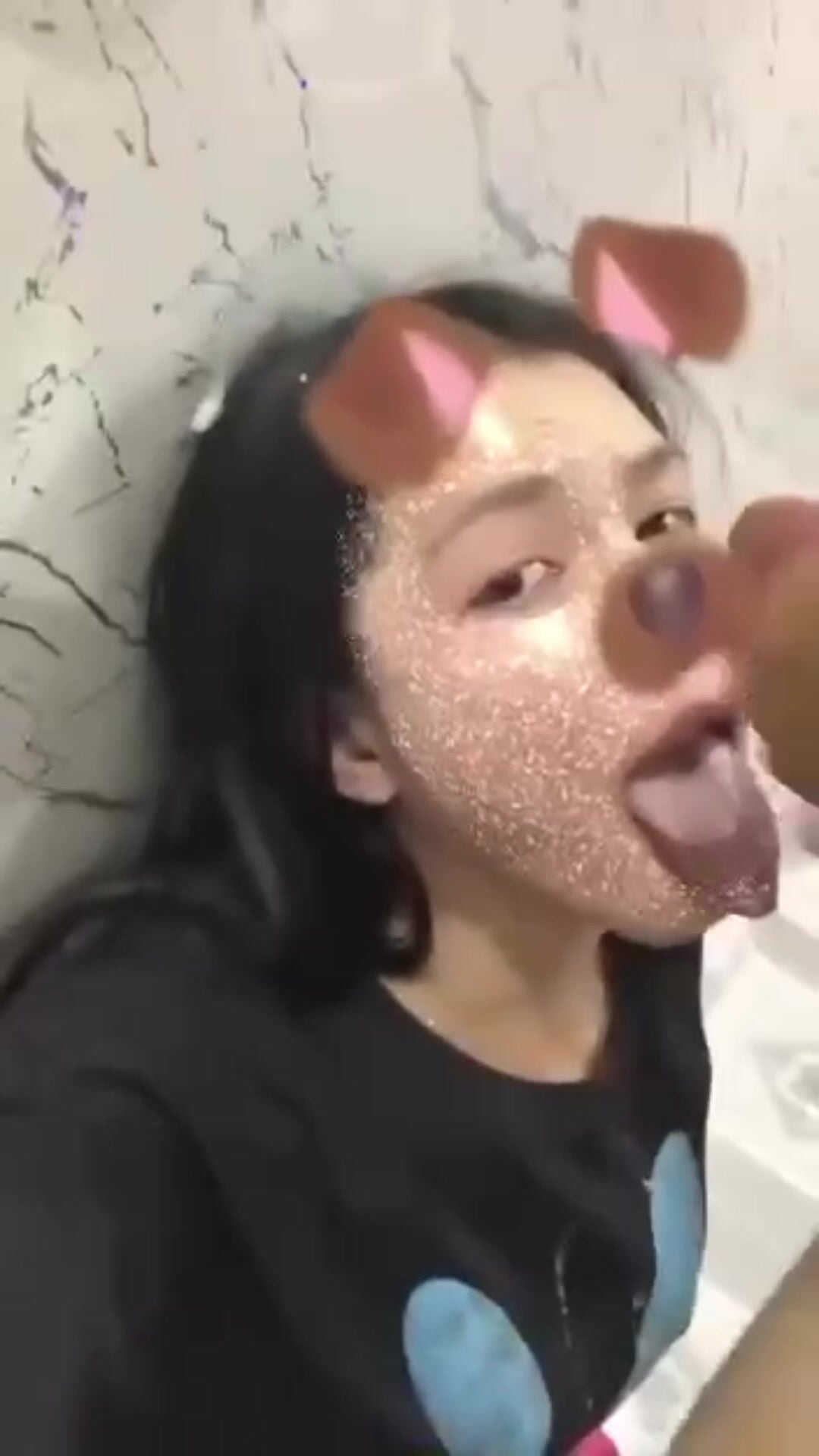 bón cu cho đứa bạn thân ăn cu rồi xuất hết lên mặt nó